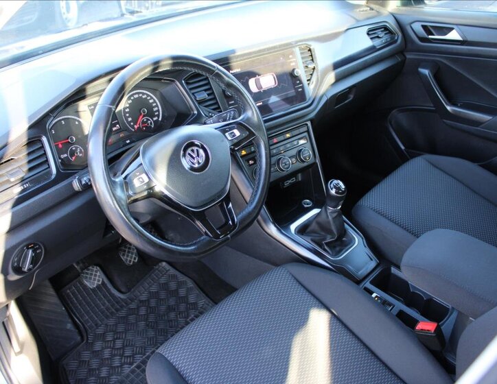 Volkswagen T-Roc SUV / Terénní 1,6 l 85 kw