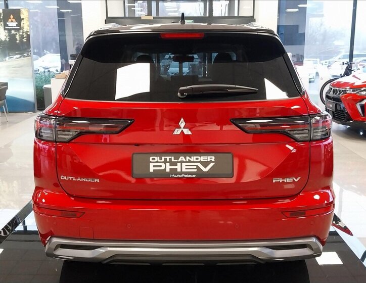 Mitsubishi Outlander SUV / Terénní 2,4 l 225 kw