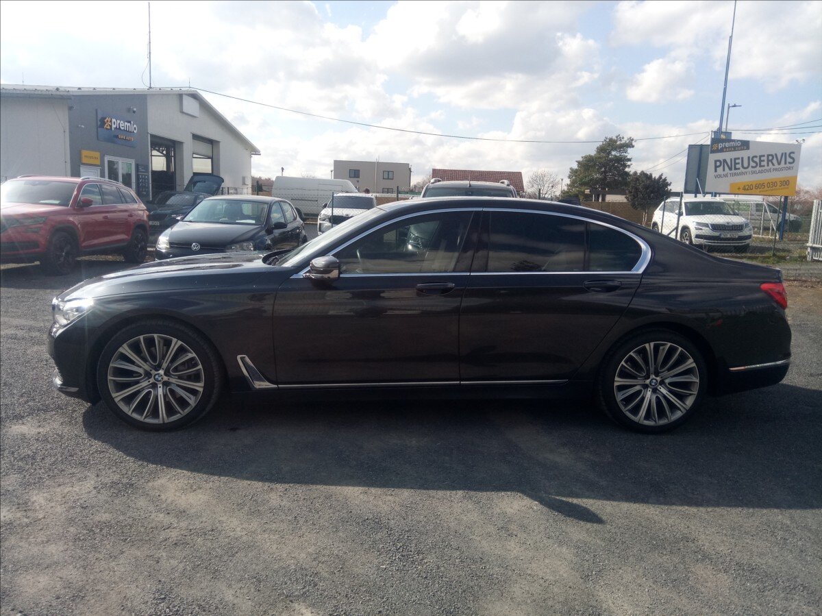 BMW Řada 7 Sedan / Limuzína 3,0 l 235 kw
