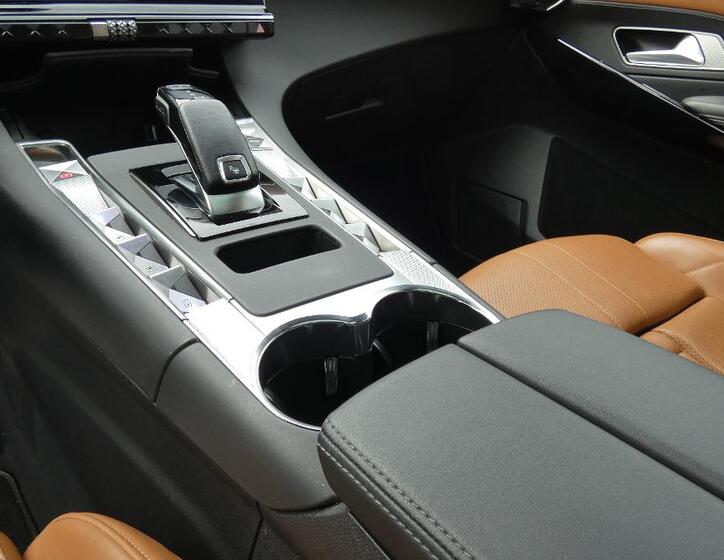 DS Automobiles DS7 Crossback 6