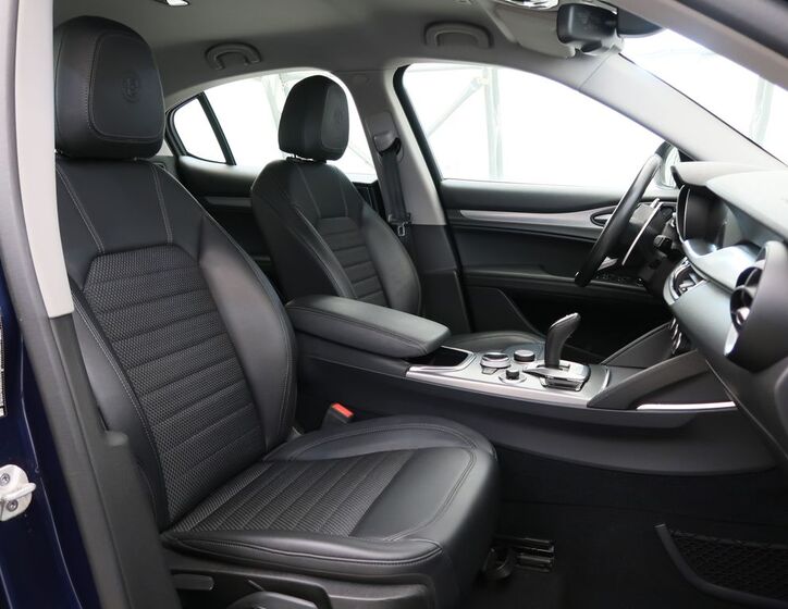 Alfa Romeo Stelvio 23