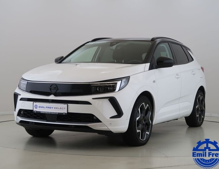 Opel Grandland SUV / Terénní 1,6 l 147 kw