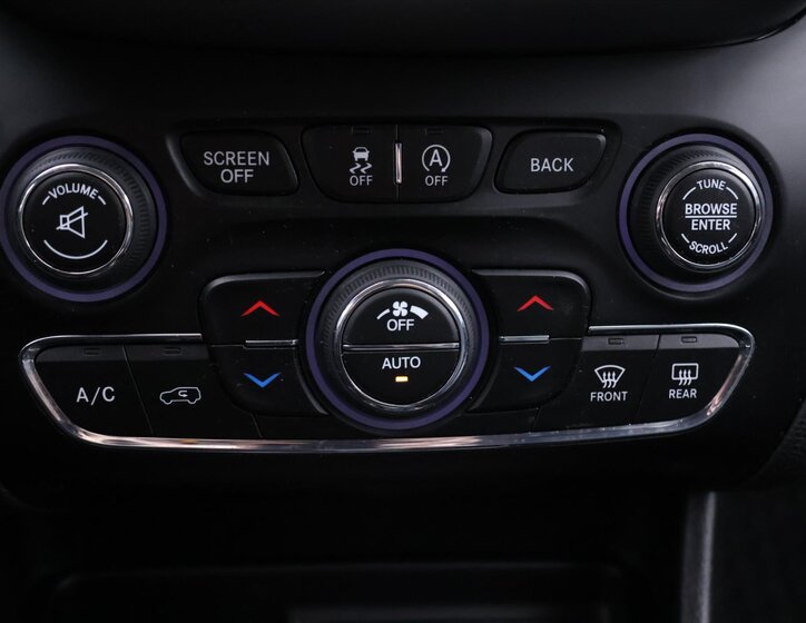 Jeep Cherokee SUV / Terénní 2,2 l 147 kw