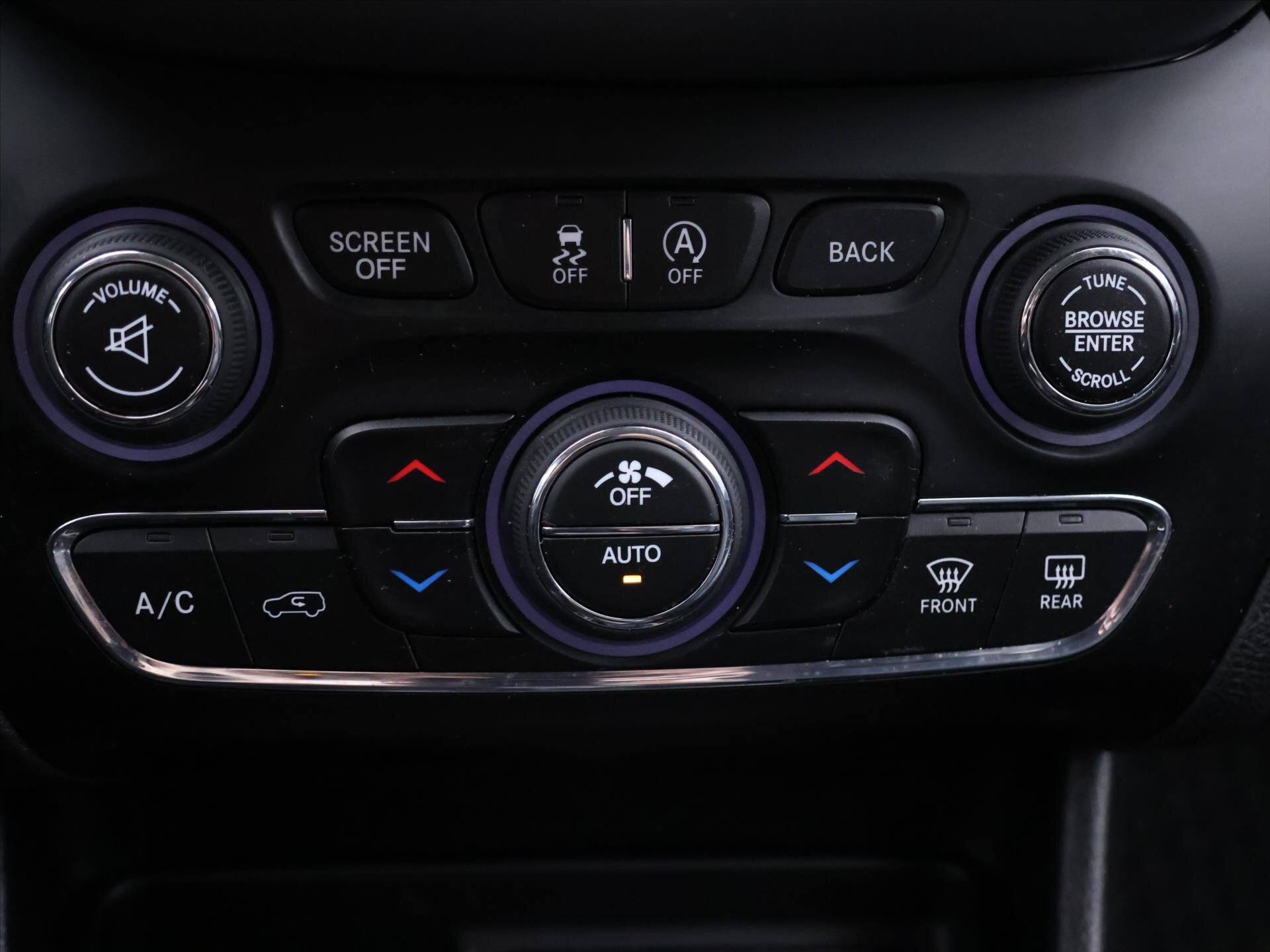 Jeep Cherokee SUV / Terénní 2,2 l 147 kw