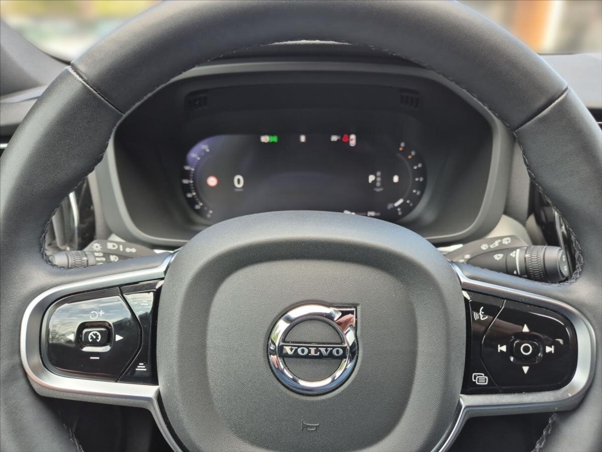 Volvo XC60 SUV / Terénní 2,0 l 145 kw