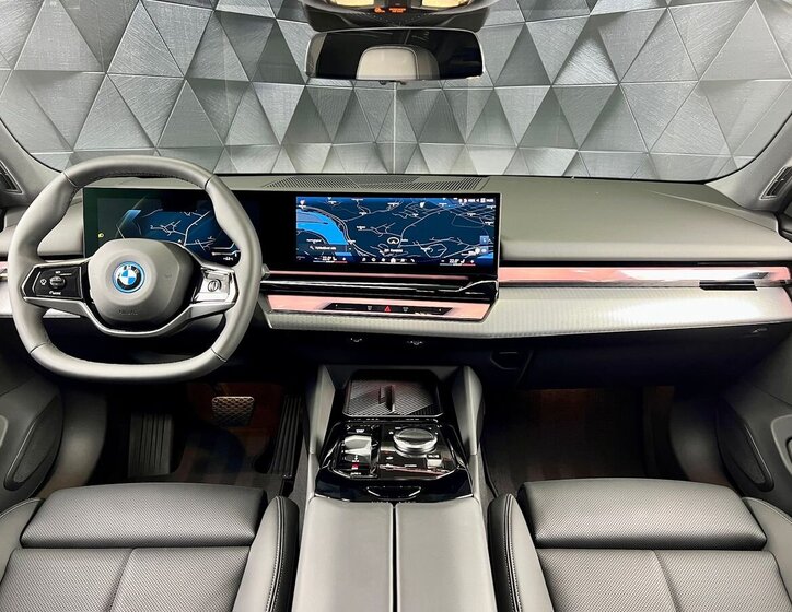 BMW Ostatní Sedan / Limuzína 0,0 290 kw