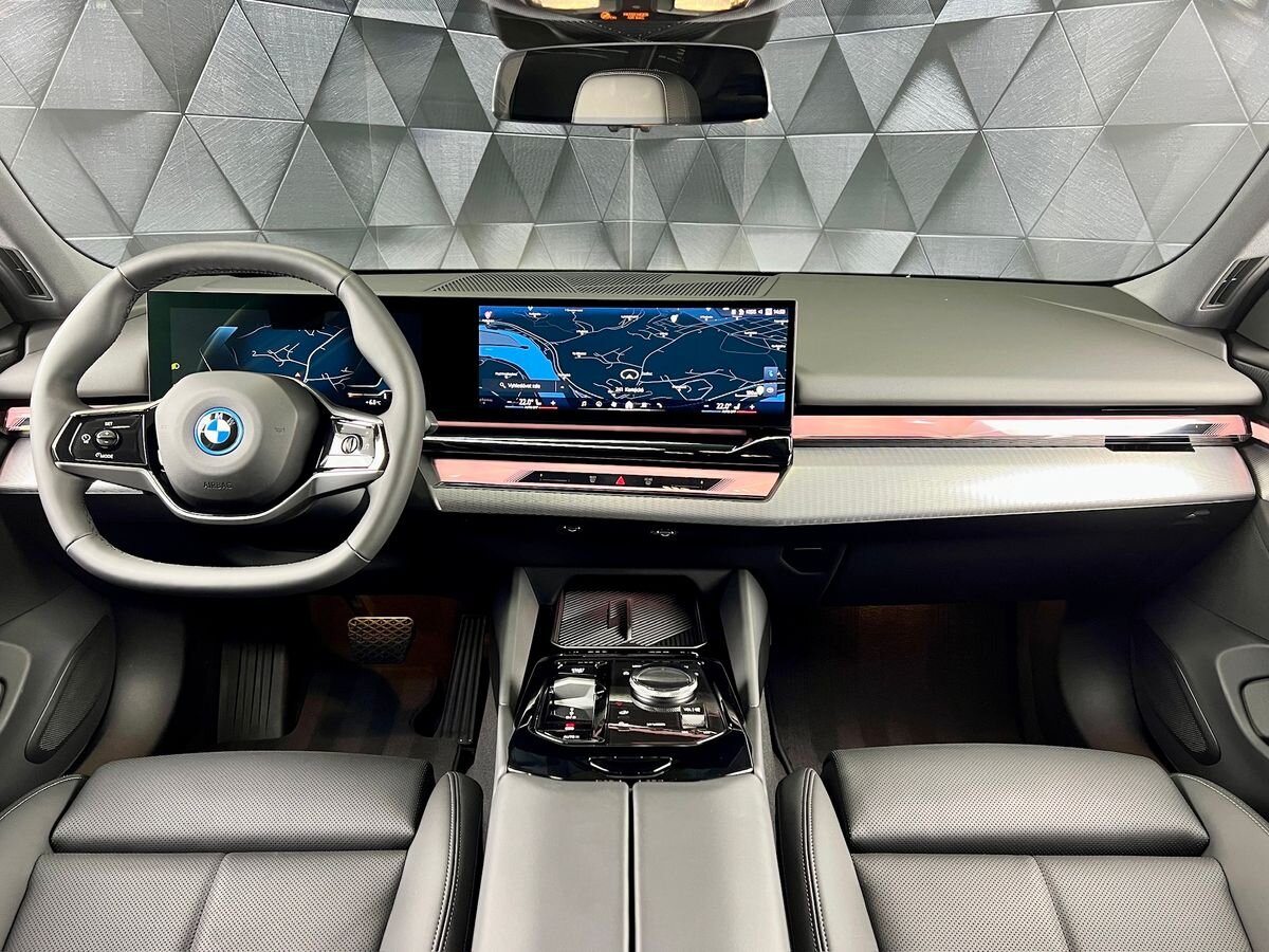 BMW Ostatní Sedan / Limuzína 0,0 290 kw