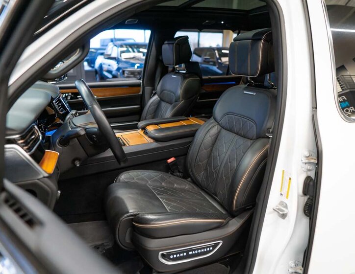 Jeep Grand Wagoneer SUV 6,4 l 351 kw