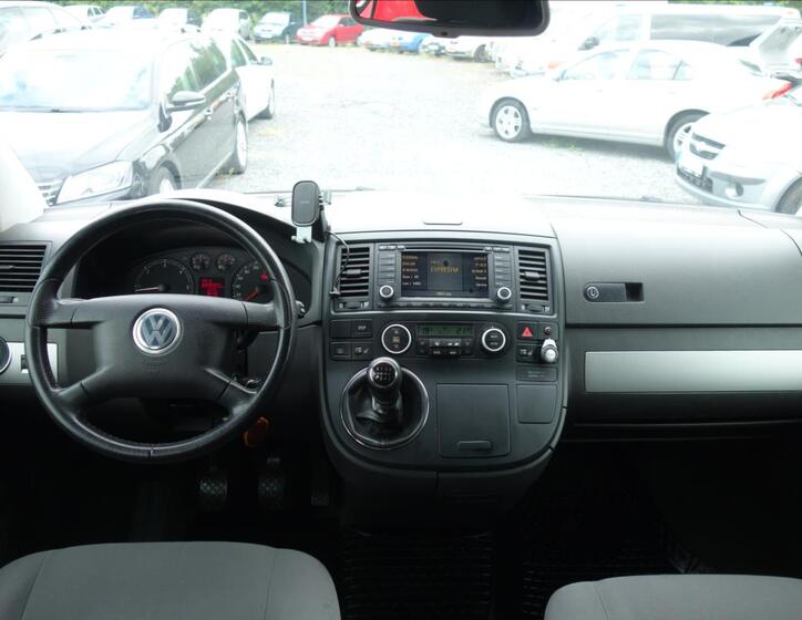 Volkswagen Multivan 23
