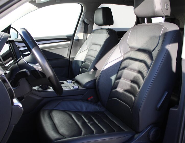 Volkswagen Touareg SUV / Terénní 3,0 l 170 kw