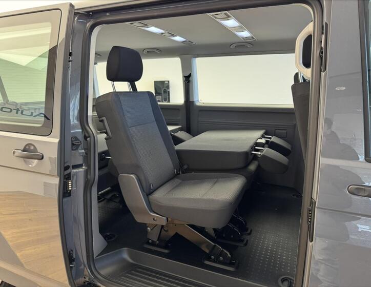 Volkswagen Caravelle 9