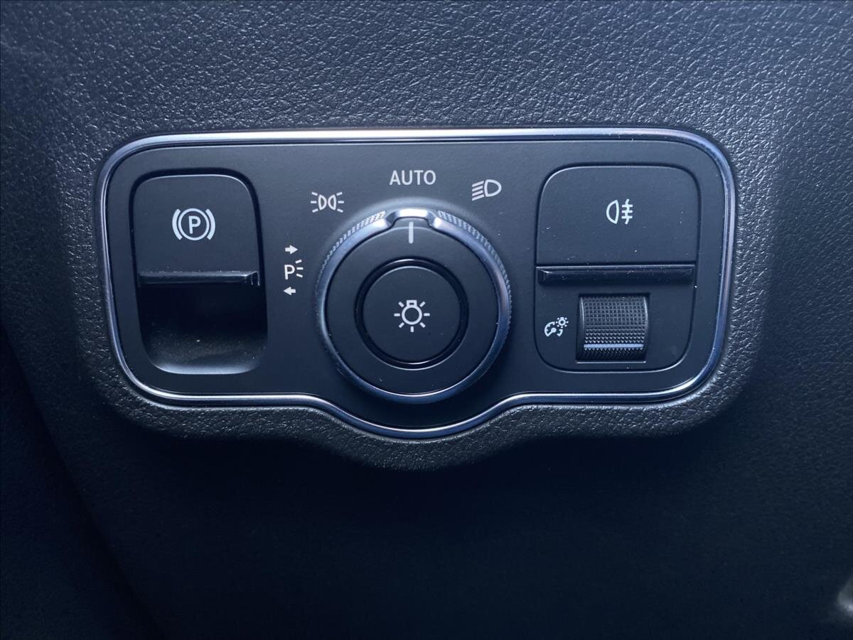 Mercedes-Benz GLB SUV / Terénní 2,0 l 110 kw