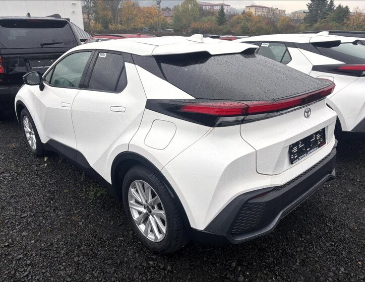 Toyota C-HR SUV 1,8 l 103 kw