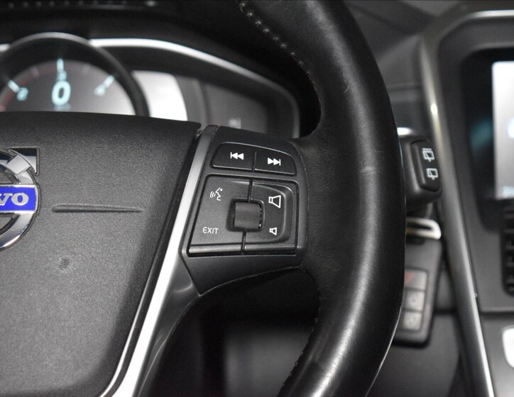 Volvo XC60 SUV / Terénní 2,0 l 100 kw