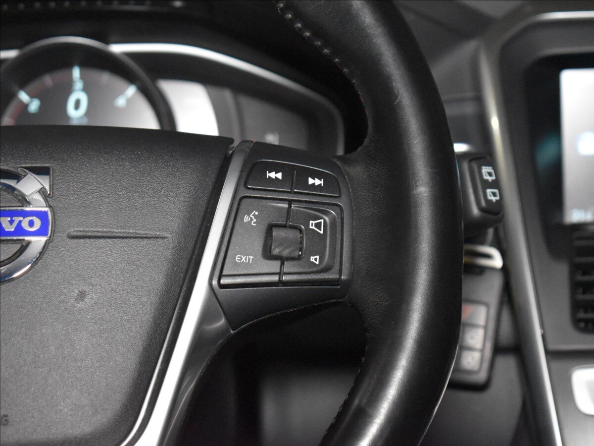 Volvo XC60 SUV / Terénní 2,0 l 100 kw