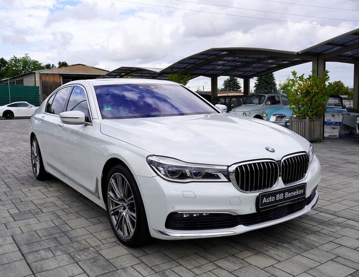 BMW Řada 7 8