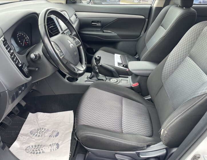 Mitsubishi Outlander SUV / Terénní 2,3 l 110 kw