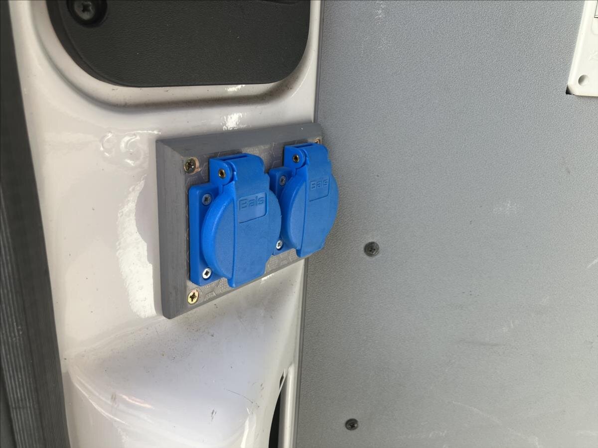 Opel Ostatní Skříň 2,2 l 103 kw