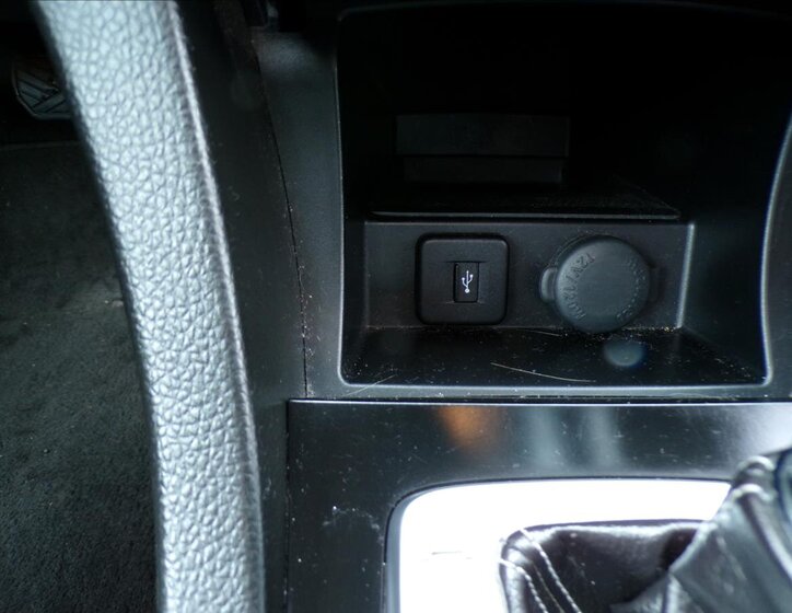 Suzuki Kizashi Sedan / Limuzína 2,4 l 131 kw