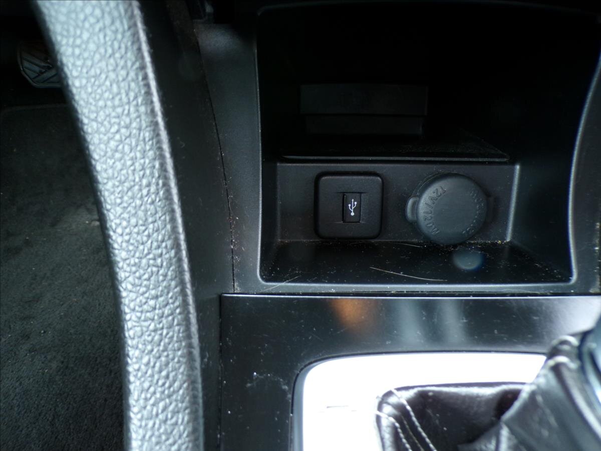 Suzuki Kizashi Sedan / Limuzína 2,4 l 131 kw