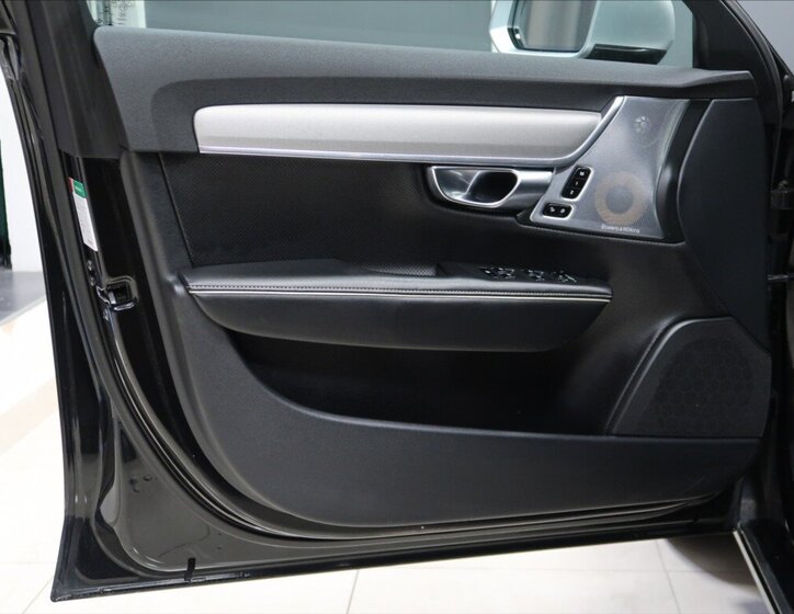 Volvo S90 Sedan / Limuzína 2,0 l 235 kw