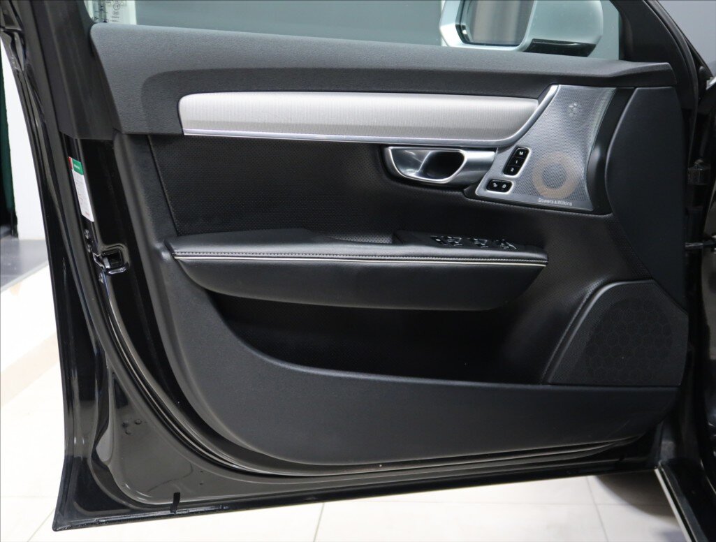 Volvo S90 Sedan / Limuzína 2,0 l 235 kw