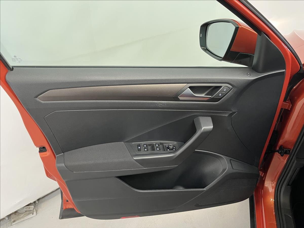 Volkswagen T-Roc SUV / Terénní 1,5 l 110 kw