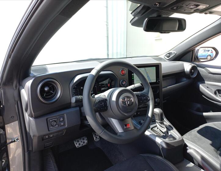 Toyota GR Yaris 16