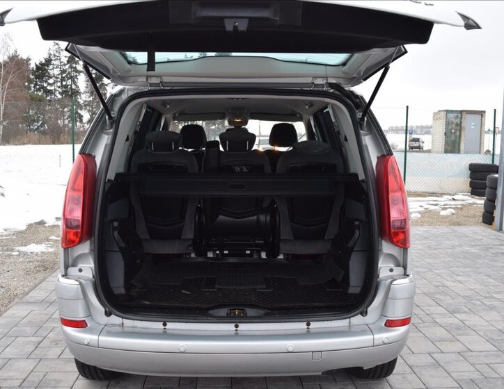 Peugeot 807 MPV 2,0 l 100 kw