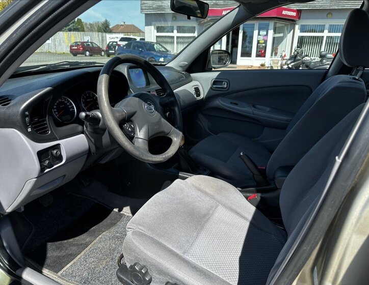 Nissan Almera Hatchback 1,5 l 72 kw