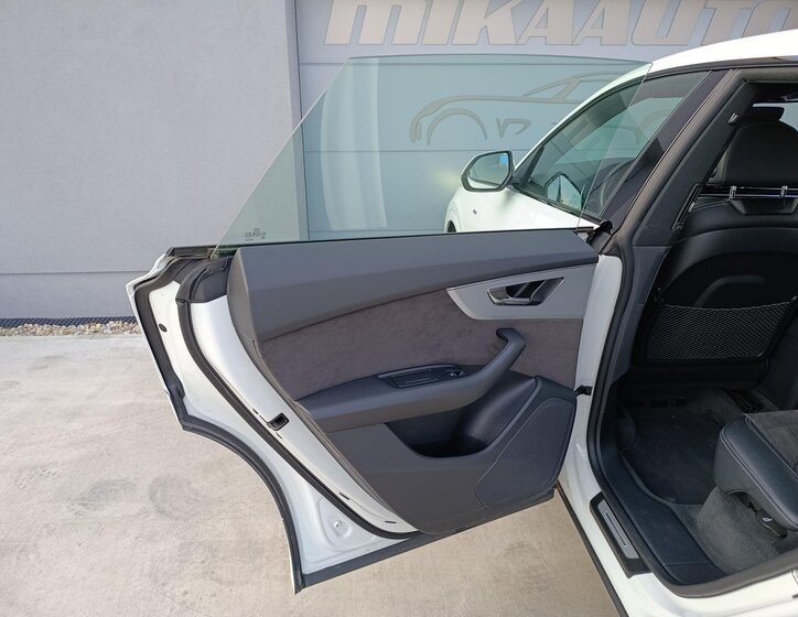 Audi Q8 SUV / Terénní 3,0 l 210 kw