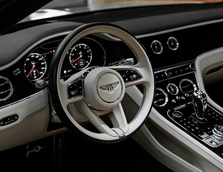 Bentley Continental GTC 11