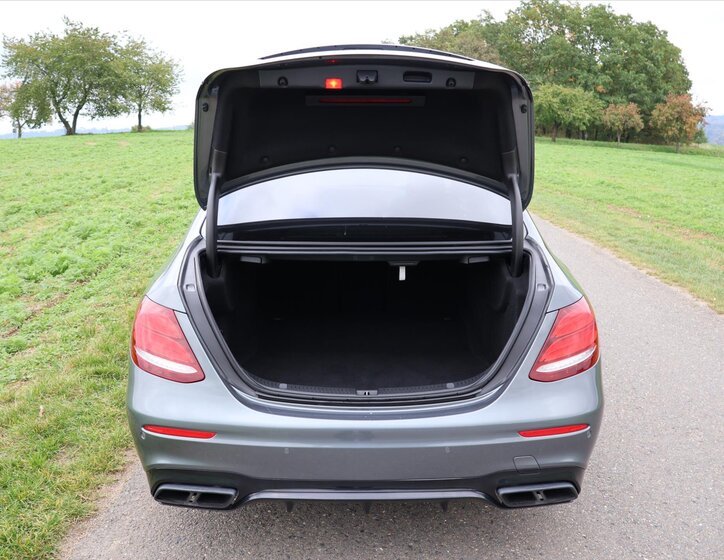 Mercedes-Benz Třídy E Sedan 4,0 l 450 kw