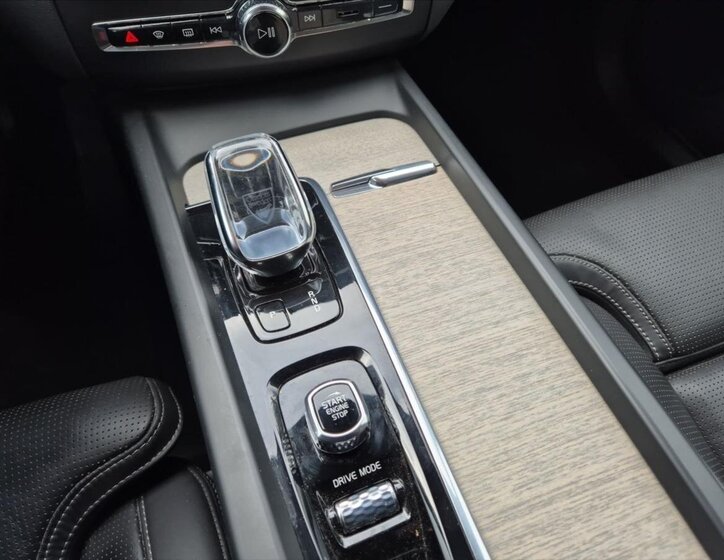 Volvo XC60 SUV / Terénní 2,0 l 145 kw