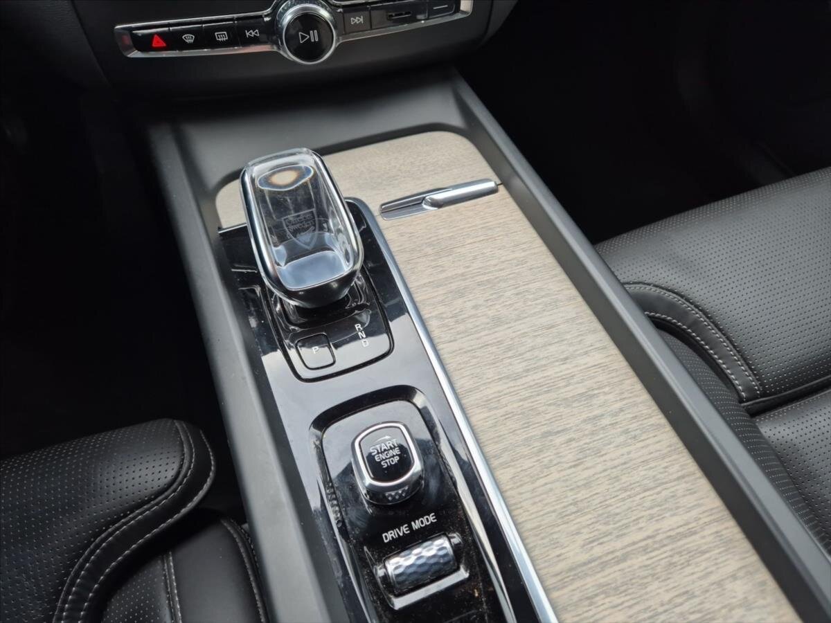 Volvo XC60 SUV / Terénní 2,0 l 145 kw