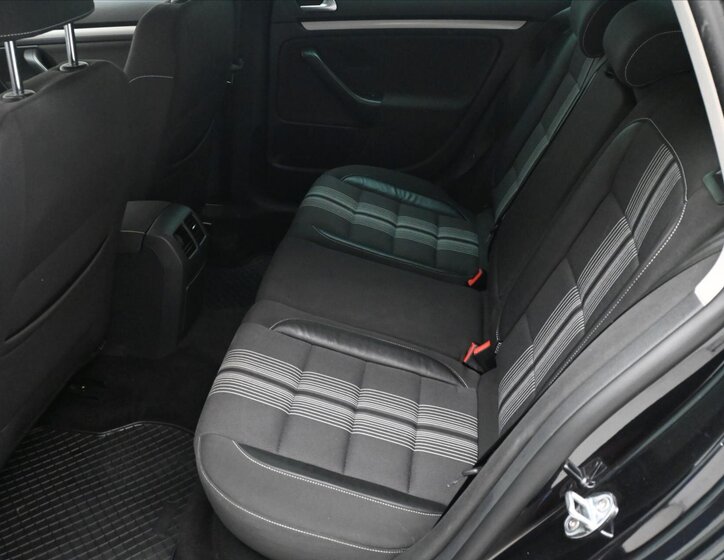 Volkswagen Golf Kombi 1,6 l 77 kw