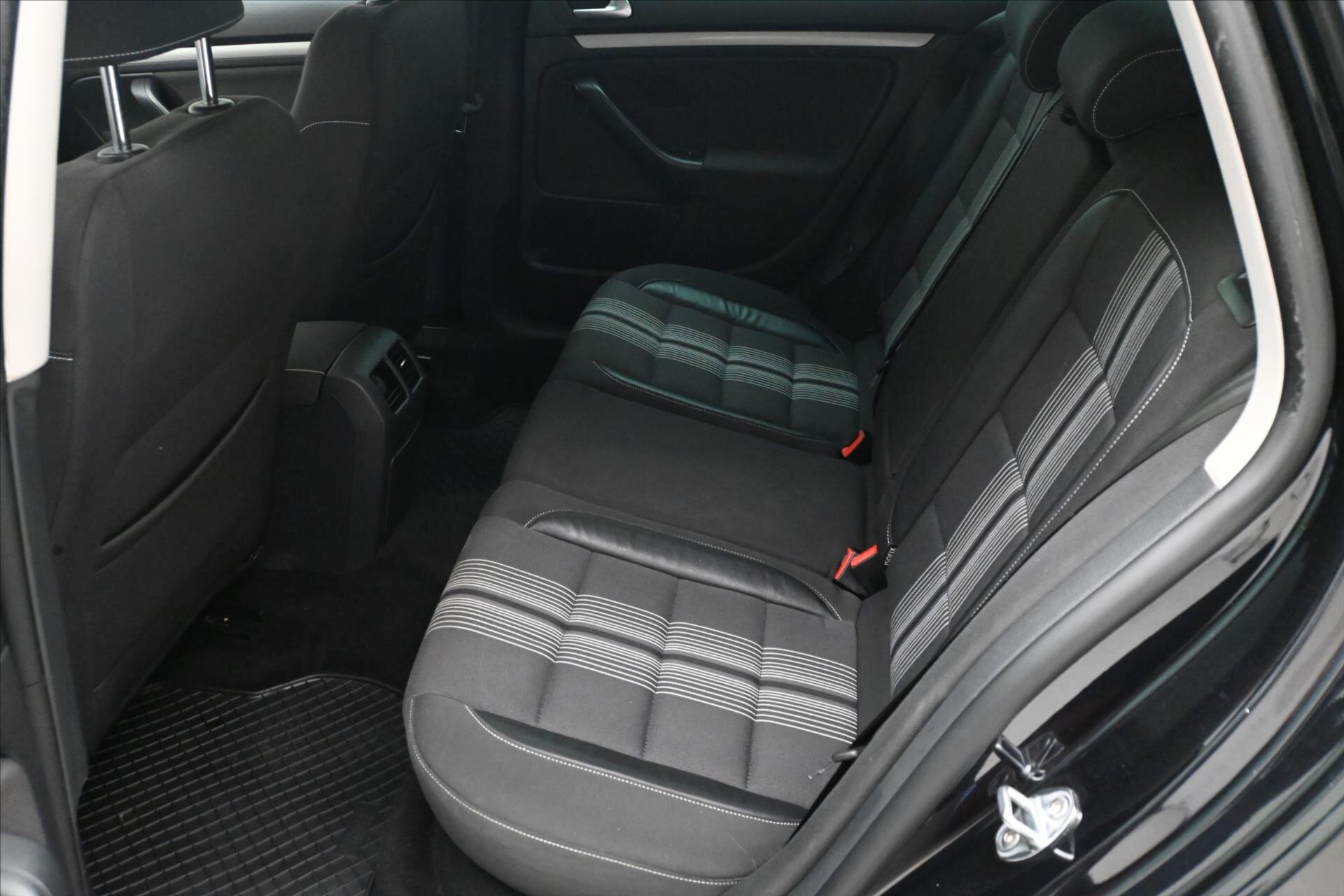 Volkswagen Golf Kombi 1,6 l 77 kw