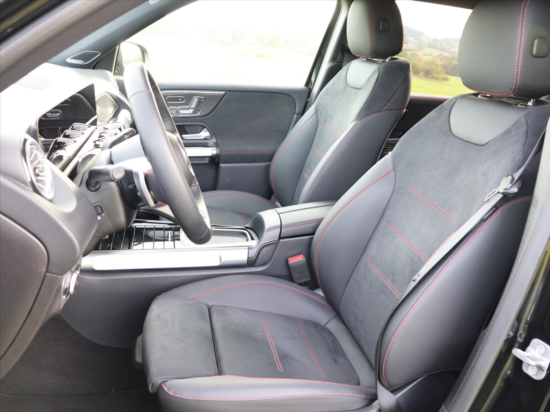 Mercedes-Benz GLB SUV 2,0 l 324 kw