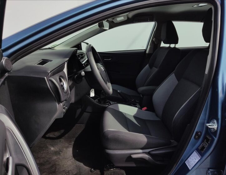 Toyota Auris Kombi 1,3 l 73 kw