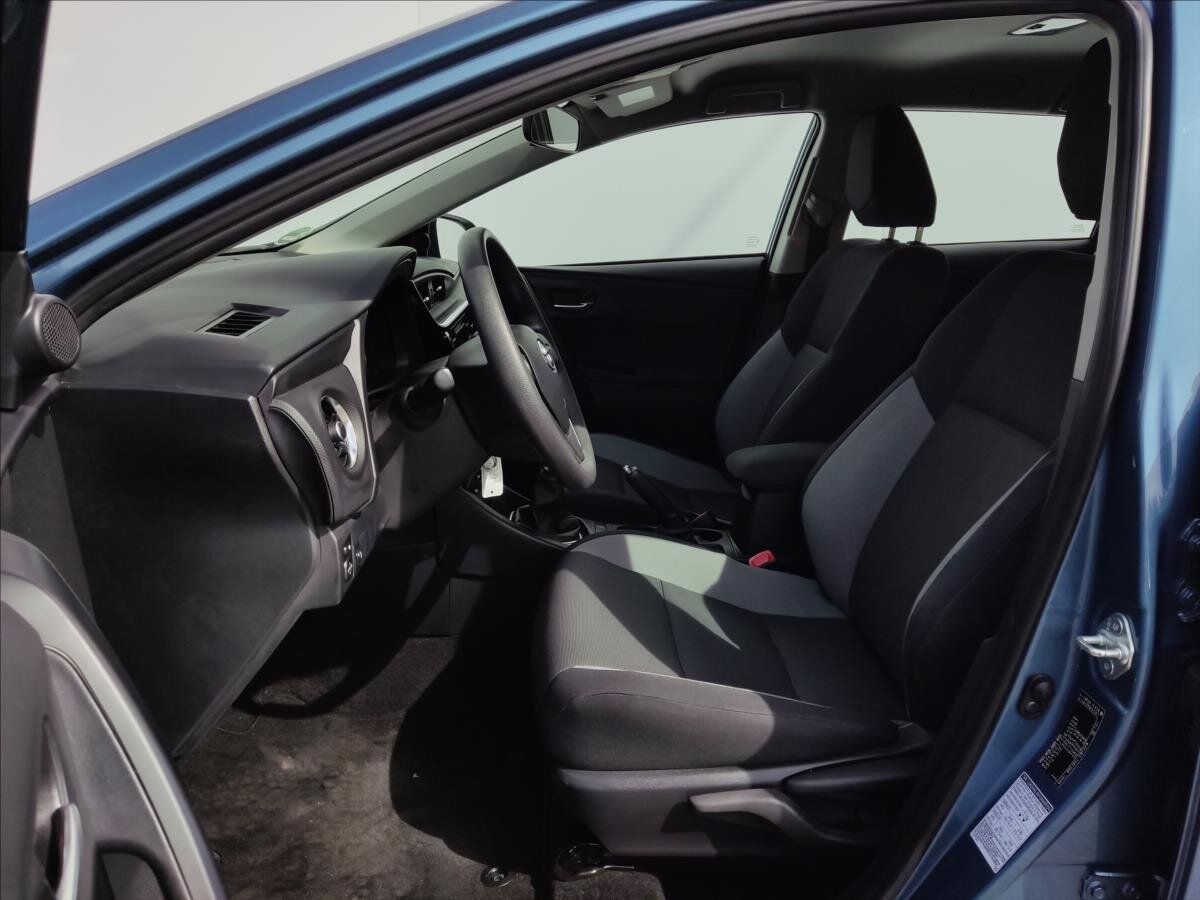 Toyota Auris Kombi 1,3 l 73 kw