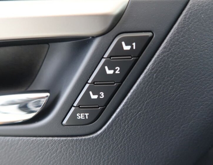 Lexus RX 300 SUV 2,0 l 175 kw