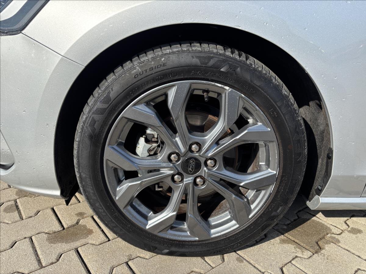 Ford Focus Kombi 999,0 92 kw