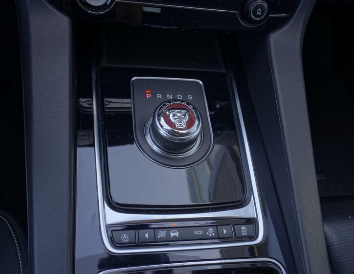 Jaguar F-Pace SUV / Terénní 2,0 l 184 kw