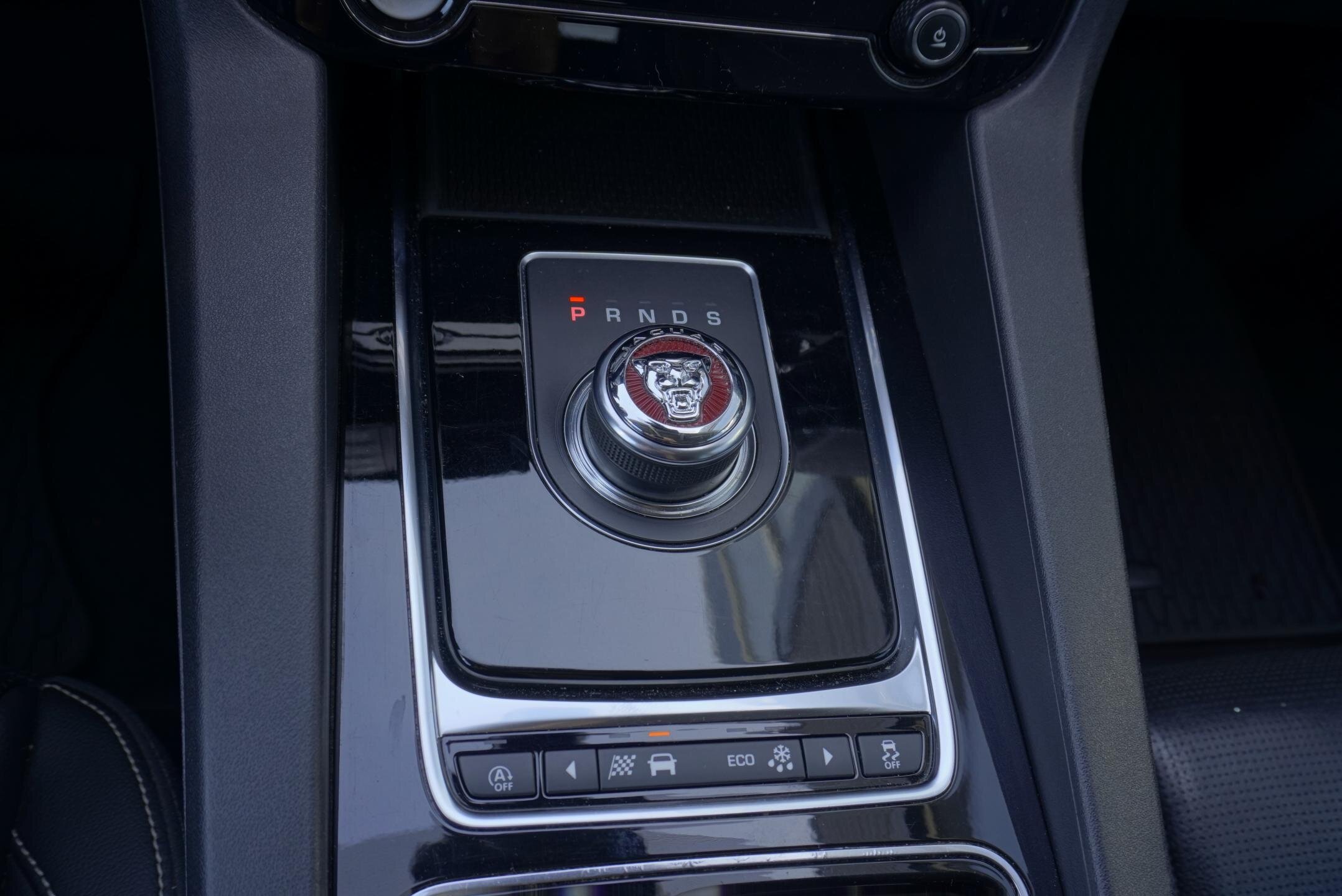 Jaguar F-Pace SUV / Terénní 2,0 l 184 kw