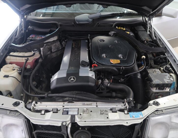 Mercedes-Benz 124 Kupé 3,0 l 162 kw