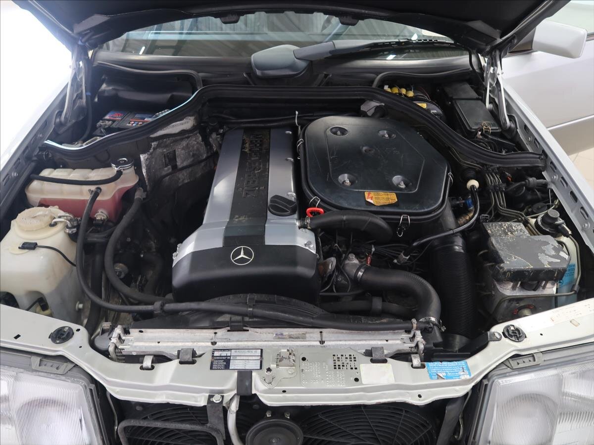 Mercedes-Benz 124 Kupé 3,0 l 162 kw