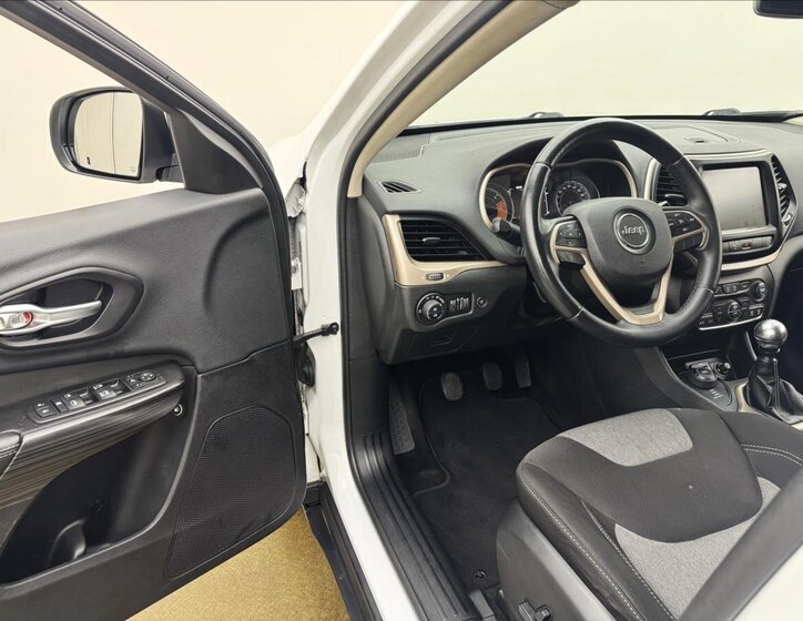 Jeep Cherokee SUV 2,0 l 103 kw