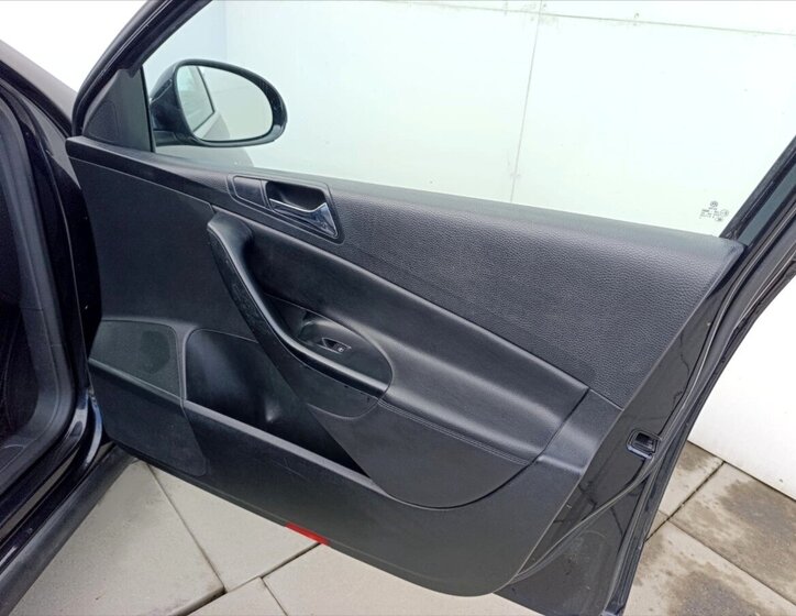 Volkswagen Passat Sedan / Limuzína 2,0 l 103 kw