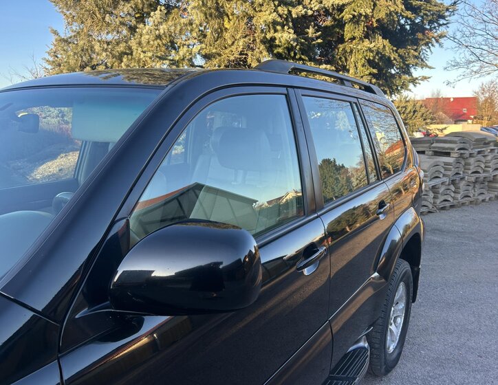 Toyota Land Cruiser 23