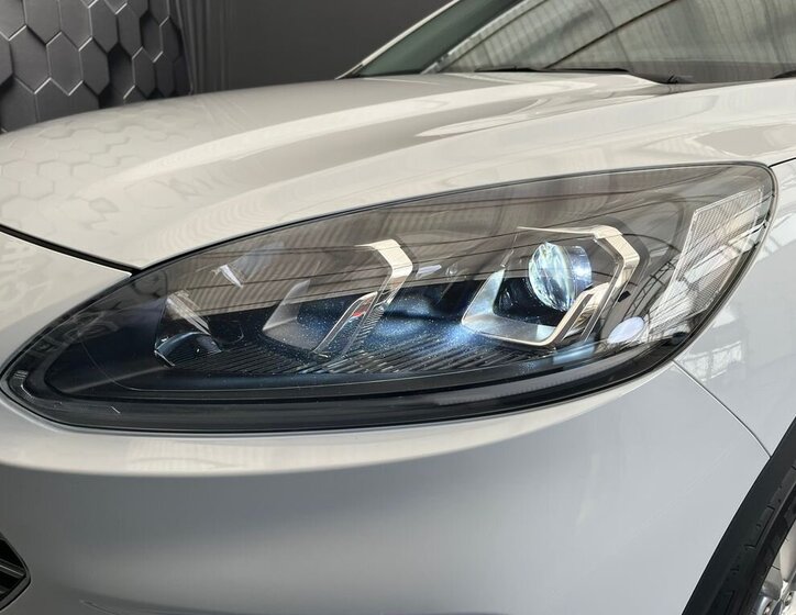 Ford Kuga SUV / Terénní 2,5 l 140 kw